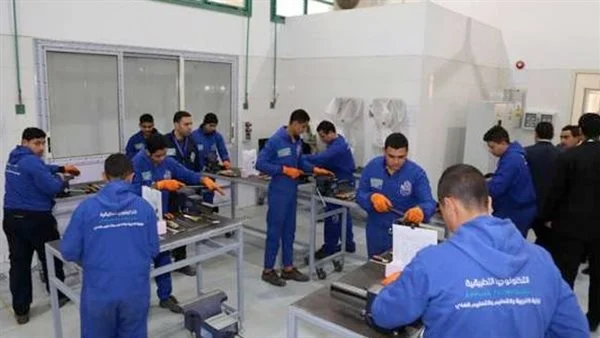 مدارس مبارك كول بالقاهرة