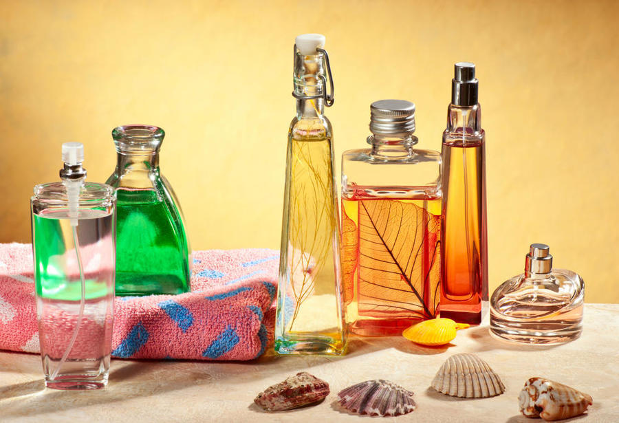 تركيب العطور وتوزيعها