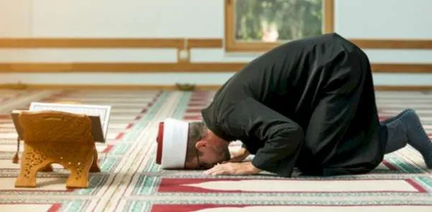 هل القيام فرض أم نافلة وفضله وركعاته؟