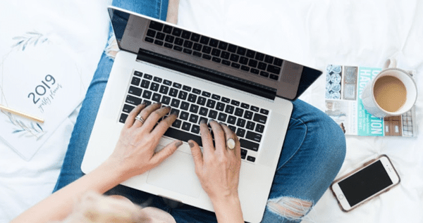 تعليم الكورسات عبر الإنترنت