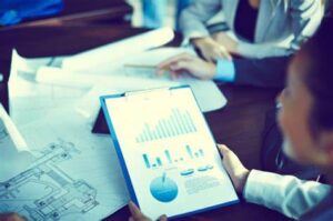 العمل كمحلل بيانات وتقديم الخدمات التحليلية عبر الإنترنت