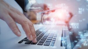 العمل كمدون في مجال التكنولوجيا وتقديم المحتوى التقني عبر الإنترنت