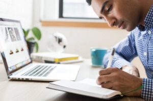 العمل كمستشار مالي عبر الإنترنت