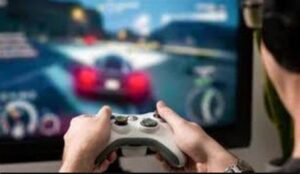 العمل كمصمم ألعاب فيديو وتطوير الألعاب عبر الإنترنت