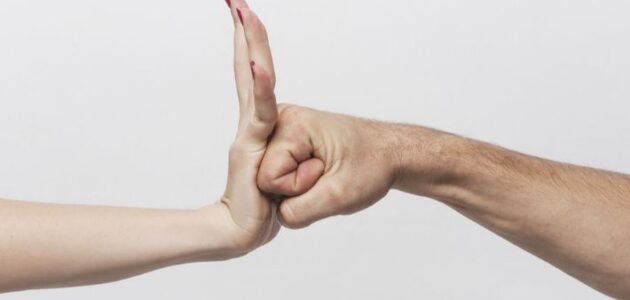 انشاء عن العنف وأضراره على العائلة وأسبابه