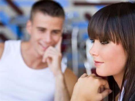 علامات الحب عند الرجل