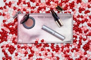 أقرب هدية لقلب المرأة